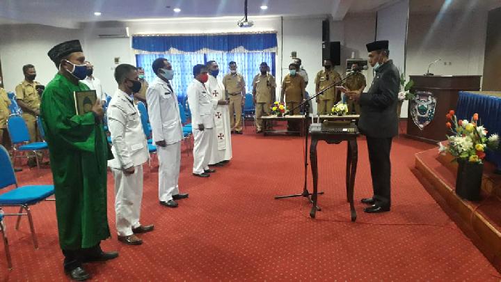 Pelantikan Penjabat Kepala Desa di Ende, Bupati Djafar : Pemimpin Harus Netral 