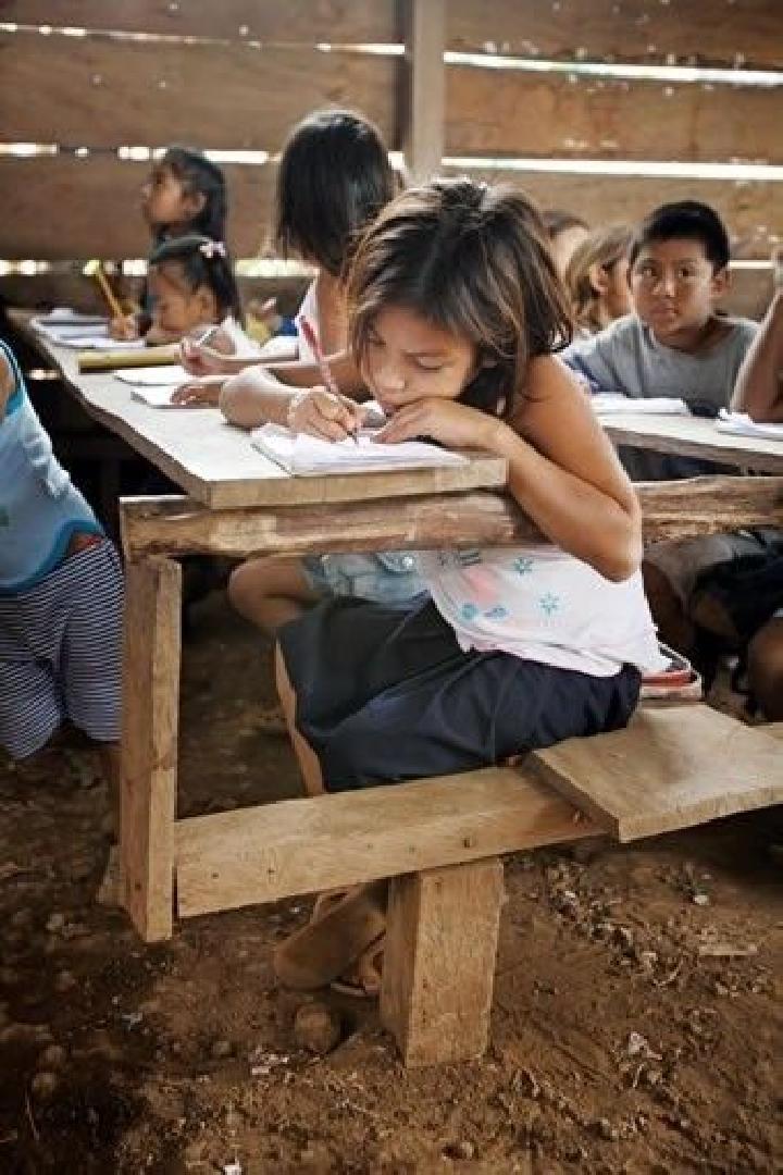 Ironi Literasi di NTT: Guru Main TikTok, Siswa Dibiarkan Belajar Sendiri