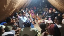 Ketua DPD PAN Mabar Sambangi Tenda Korban di Desa Pondo