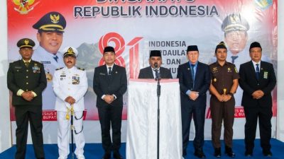 Bupati Edistasius Endi memberikan pidato radio pada perayaan HUT RI ke-81