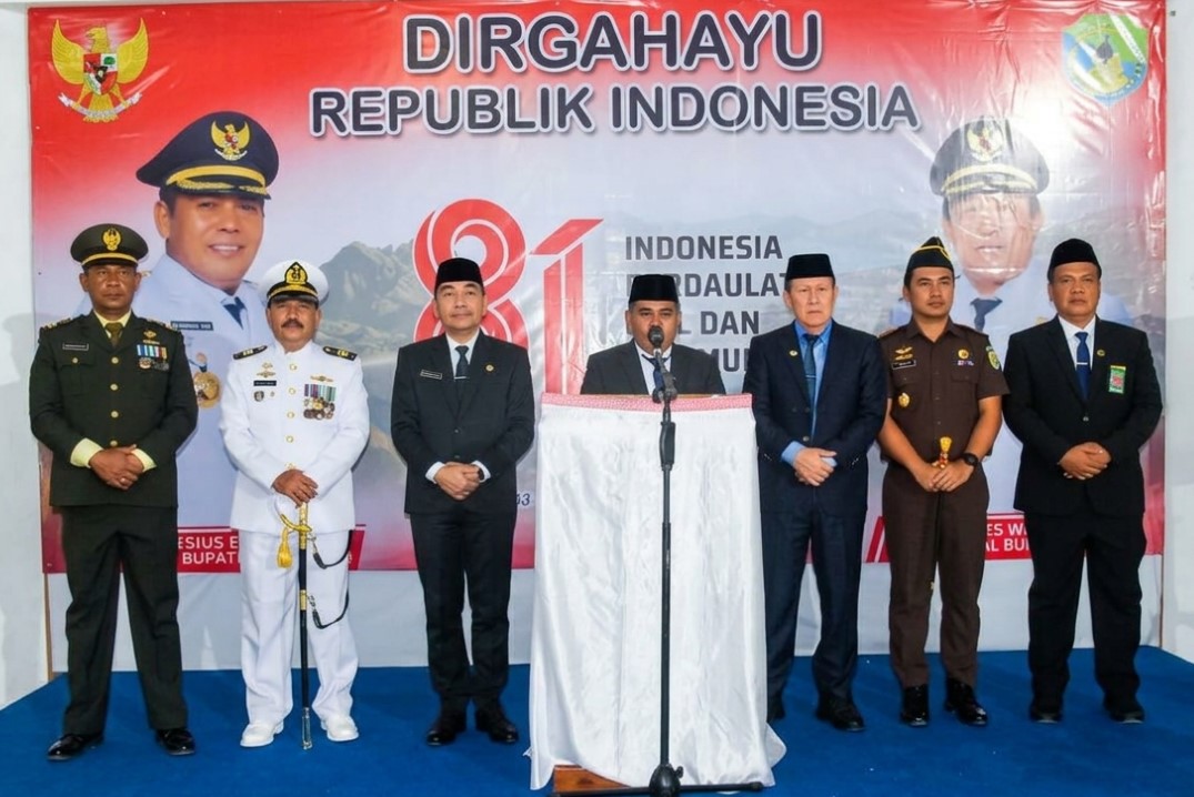 Bupati Edistasius Endi memberikan pidato radio pada perayaan HUT RI ke-81