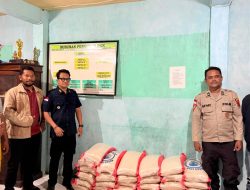 Imigrasi Labuan Bajo Bersama Forkopimda Salurkan 1 Ton Beras untuk Warga Terdampak Gempa di Sano Nggoang